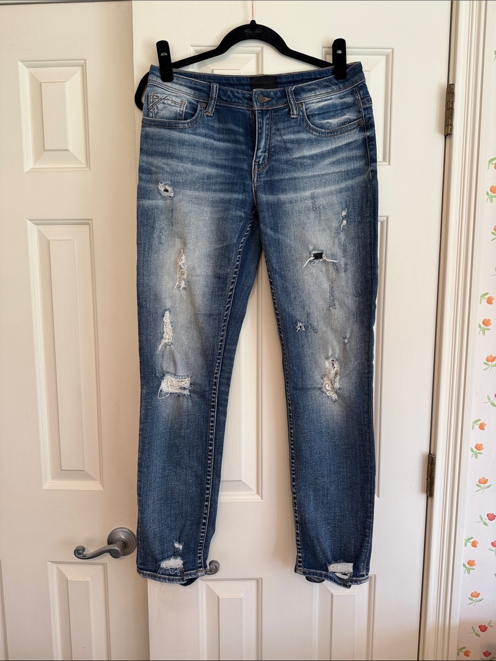 Buckle Women's Boyfriend Jeans in Medium Blue Distressed Wash
